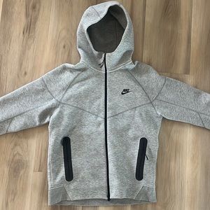 Men’s Medium Nike Tech hoodie